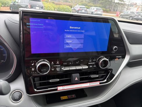 New 2026 Toyota Highlander Platinum image 12