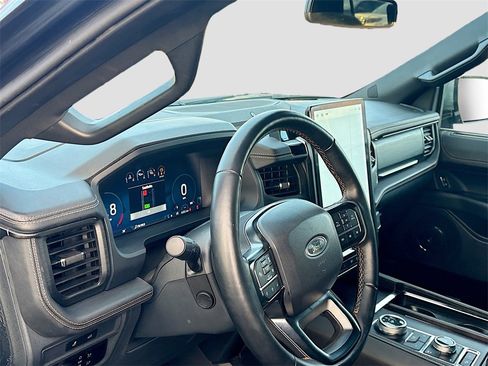 Used 2024 Ford Expedition Max Platinum image 9