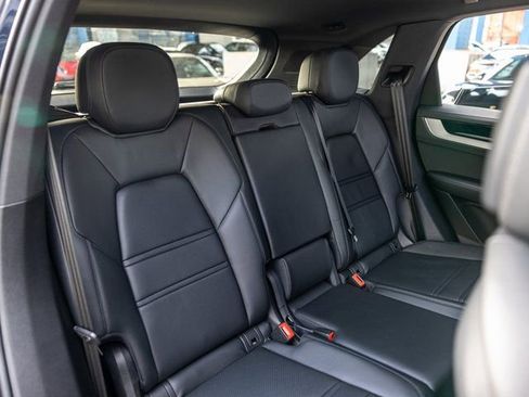 Certified 2025 Porsche Cayenne GTS AWD/4WD image 43