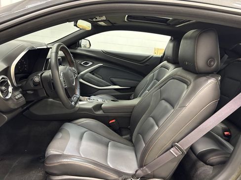 Used 2017 Chevrolet Camaro LT RWD image 17
