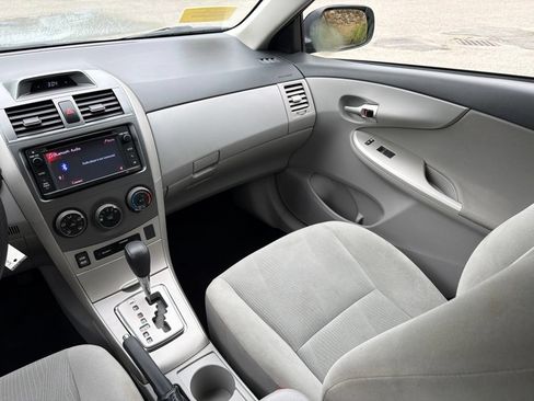 Used 2013 Toyota Corolla LE FWD image 21