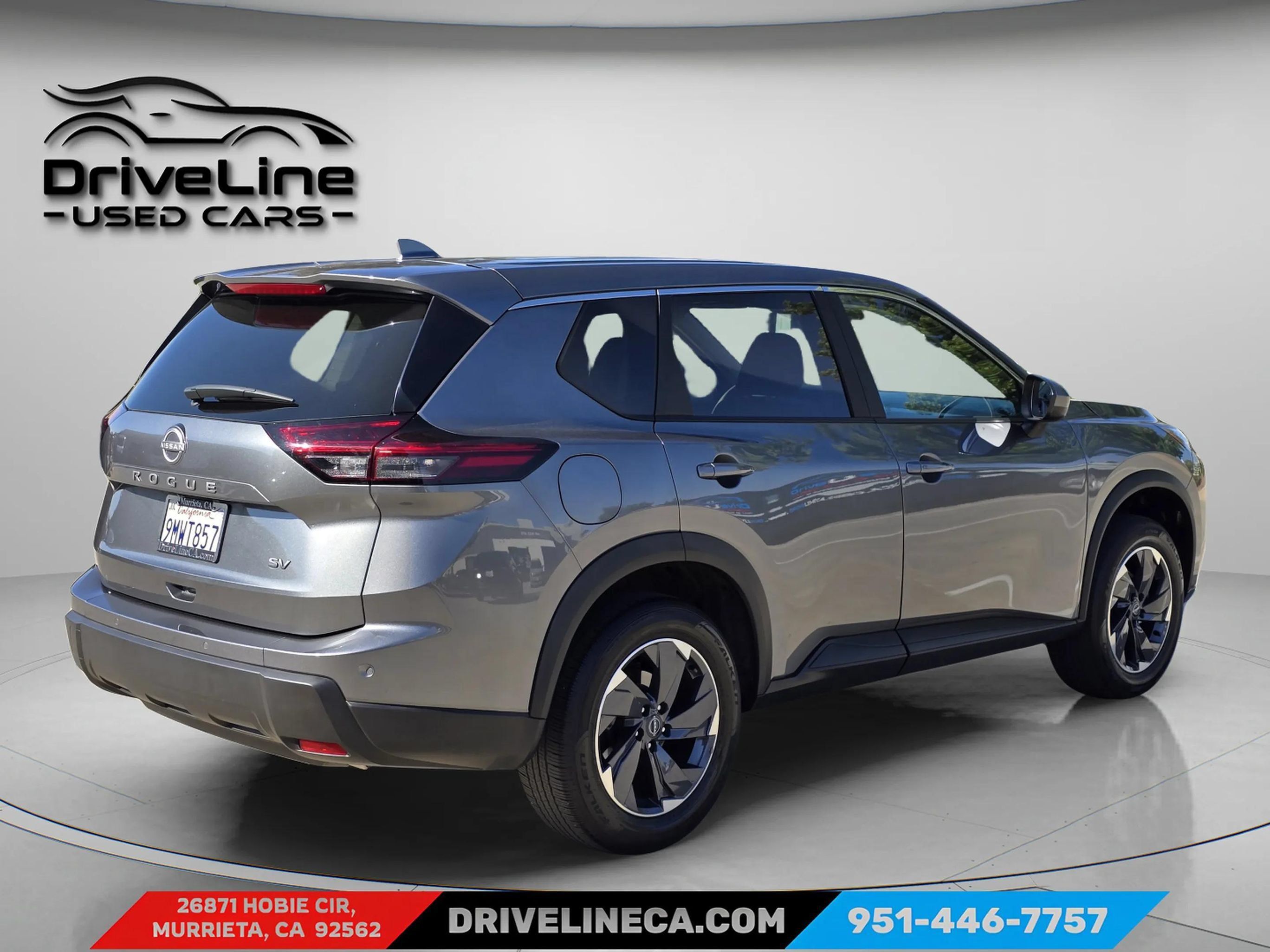 Used 2024 Nissan Rogue SV FWD image 2