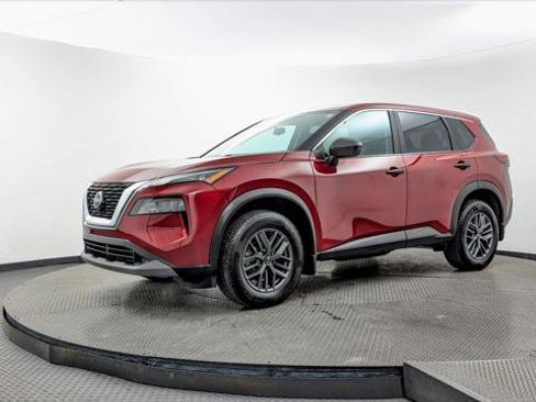 Used 2023 Nissan Rogue S image 2