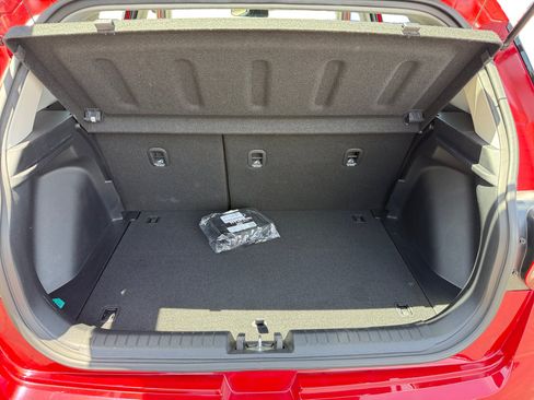 Certified 2022 Hyundai Venue SEL FWD image 17