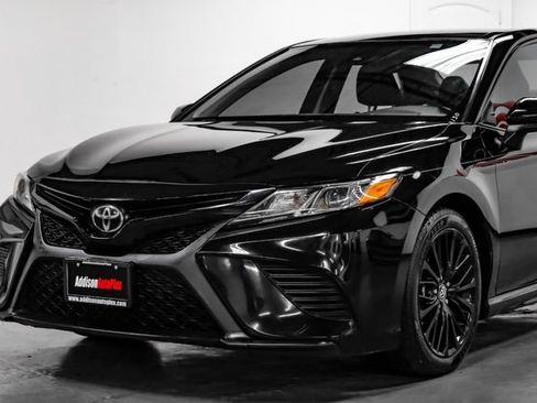 Used 2019 Toyota Camry SE image 9