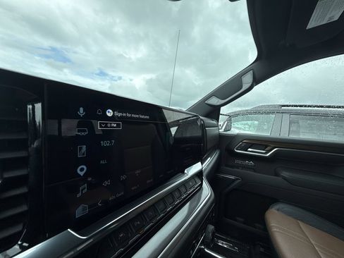 Certified 2025 Chevrolet Silverado 1500 High Country w/ Technology Package AWD/4WD image 19
