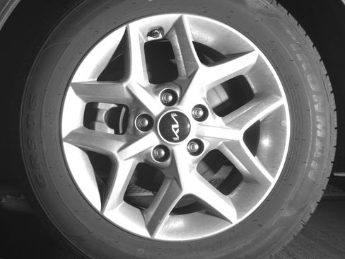 Used 2025 Kia Soul LX w/ LX Technology Package FWD image 12