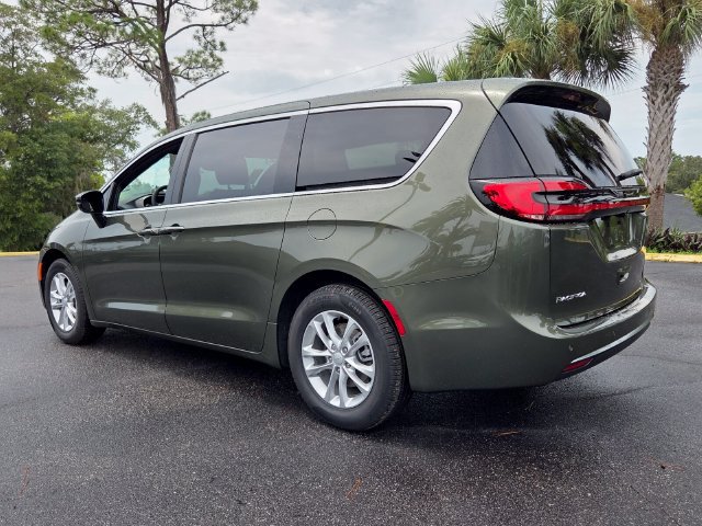 New 2027 Chrysler Pacifica Select FWD image 6