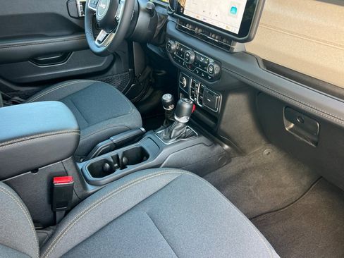 Used 2025 Jeep Wrangler Unlimited Sahara w/ Safety Group image 16