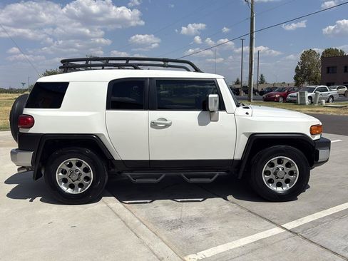 Used 2012 Toyota FJ Cruiser 2WD w/ Upgrade Pkg image 9