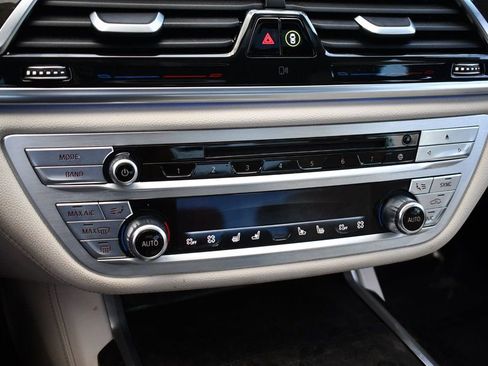 Used 2016 BMW 750i xDrive image 31