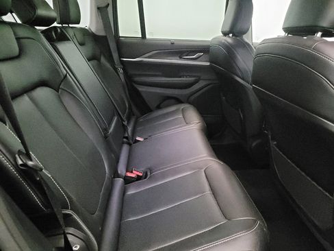 Used 2023 Jeep Grand Cherokee Limited w/ Luxury Tech Group II image 19