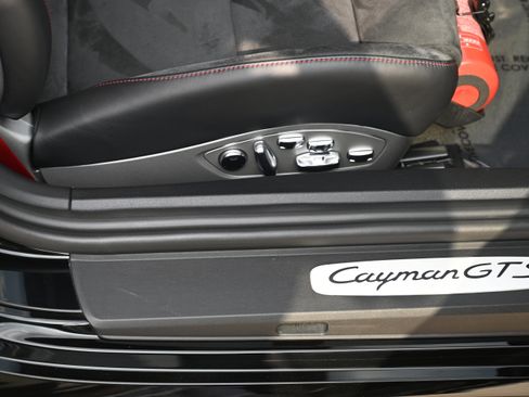 Used 2018 Porsche 718 Cayman GTS image 40