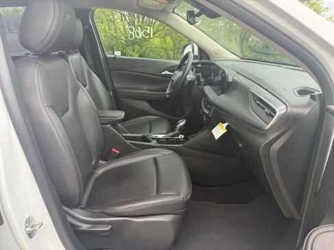 Used 2024 Buick Encore GX Sport Touring FWD image 19