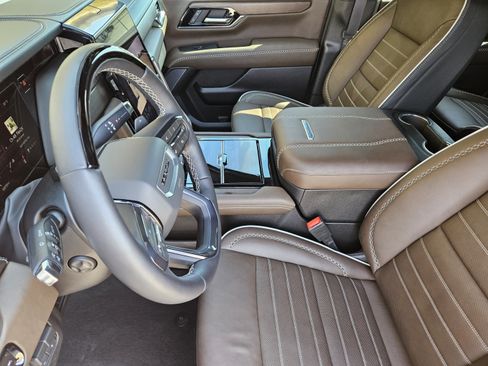 Used 2026 GMC Yukon Denali Ultimate AWD/4WD image 15