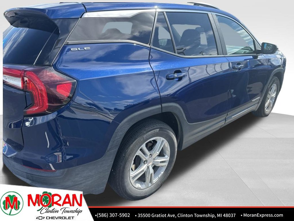 Used 2022 GMC Terrain SLE w/ Driver Convenience Package FWD image 4