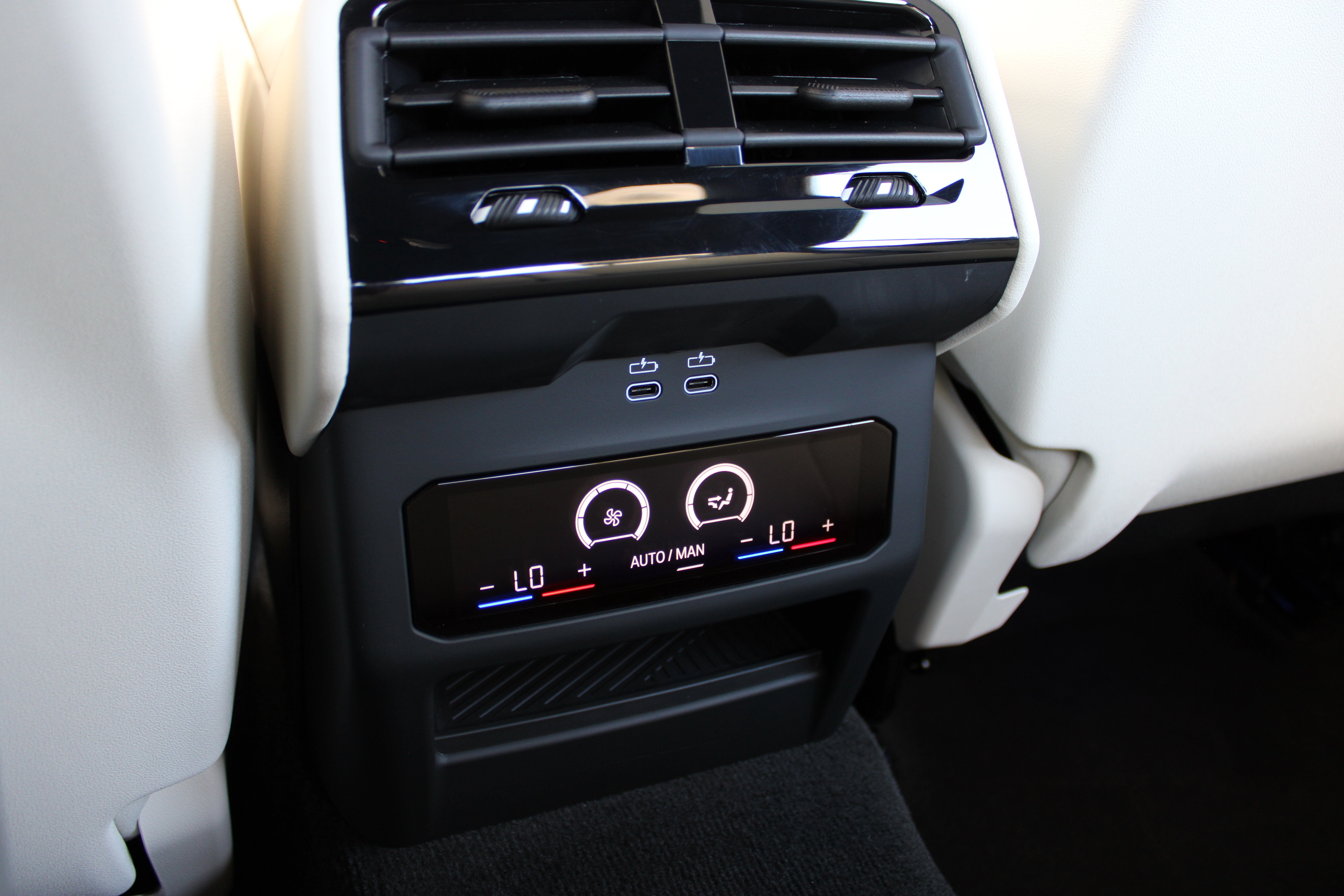 Used 2026 BMW 530i w/ Premium Package RWD image 25