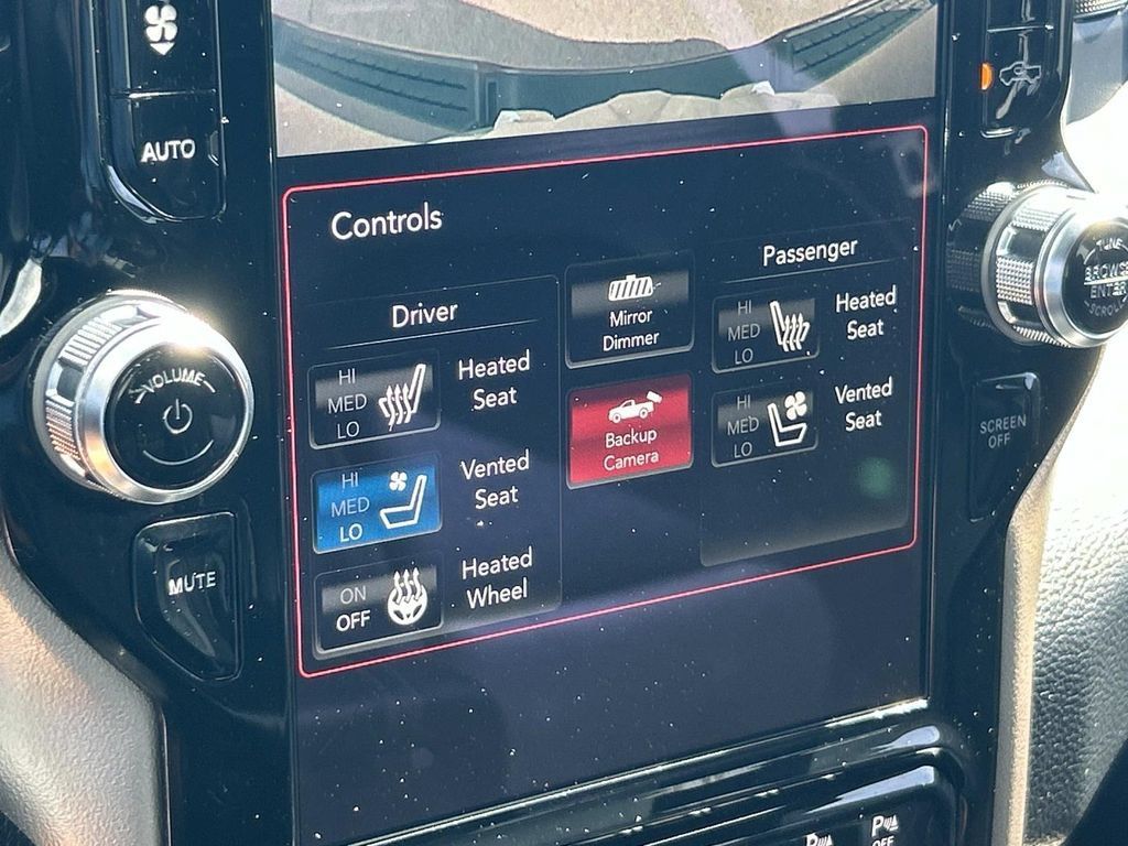 Used 2019 RAM 1500 Laramie AWD/4WD image 40