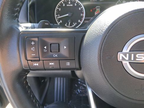 Used 2024 Nissan Pathfinder SV image 13