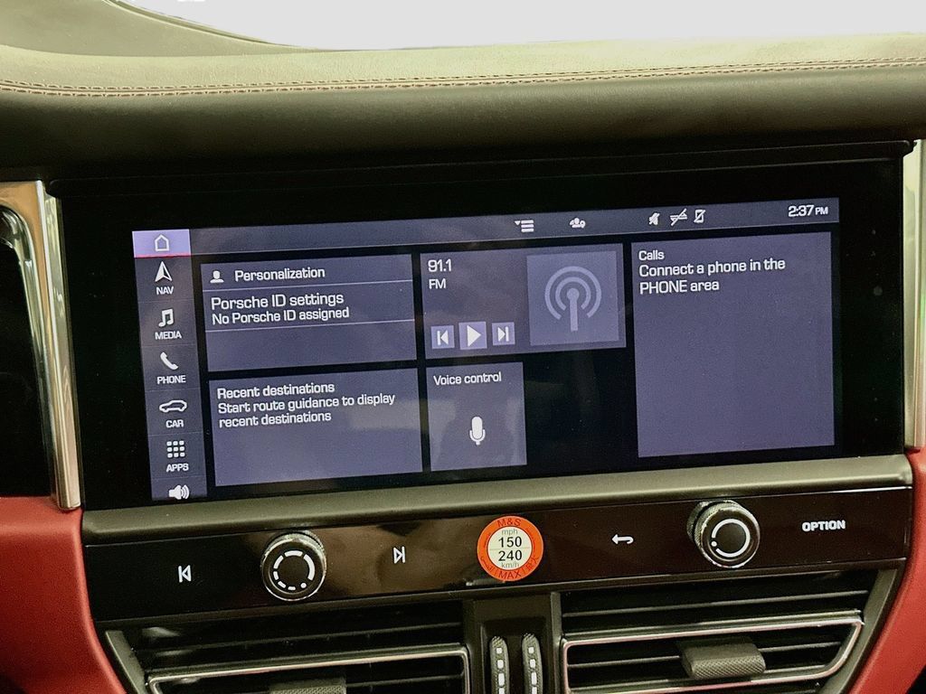Certified 2025 Porsche Macan AWD/4WD image 16