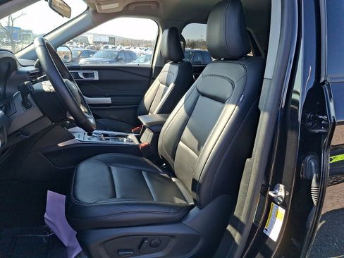 Certified 2023 Ford Explorer XLT w/ Equipment Group 202A image 14