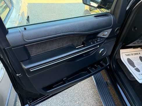 Used 2020 Ford Expedition Max Limited RWD image 9