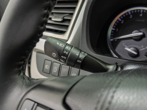 Used 2019 Toyota Highlander XLE AWD/4WD image 31