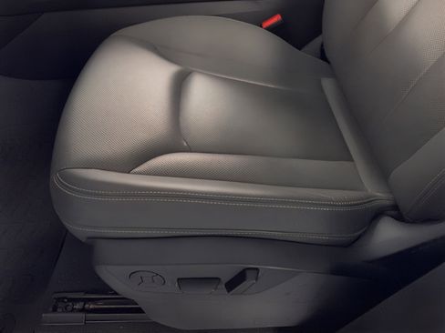 Used 2019 Audi Q8 Prestige w/ Adaptive Chassis Package image 16