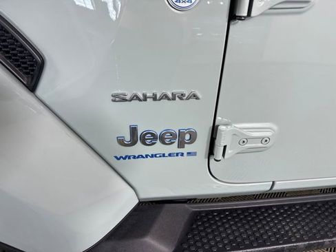 Used 2023 Jeep Wrangler Unlimited Sahara w/ Cold Weather Group image 10