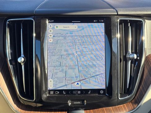 Used 2022 Volvo XC60 B5 Momentum image 31