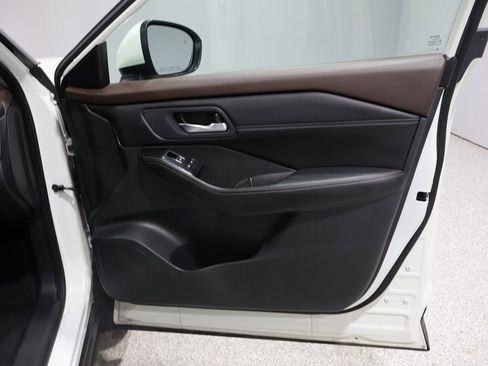 Used 2023 Nissan Rogue SL w/ SL Premium Package image 27