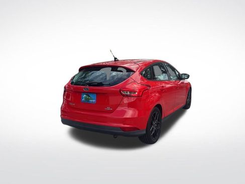Used 2016 Ford Focus SE w/ Equipment Group 201A FWD image 5