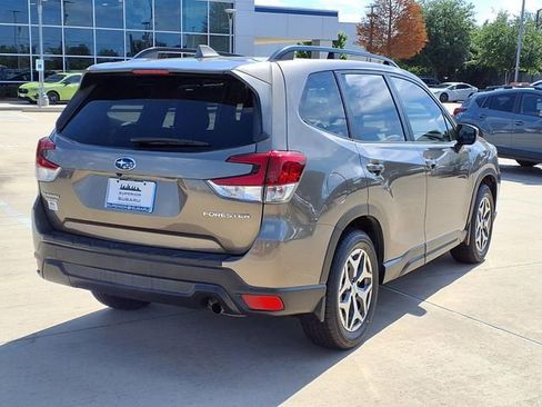 Used 2019 Subaru Forester Premium w/ All-Weather Package AWD/4WD image 4