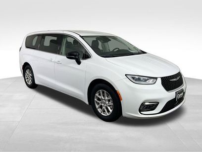 Used 2024 Chrysler Pacifica Touring-L