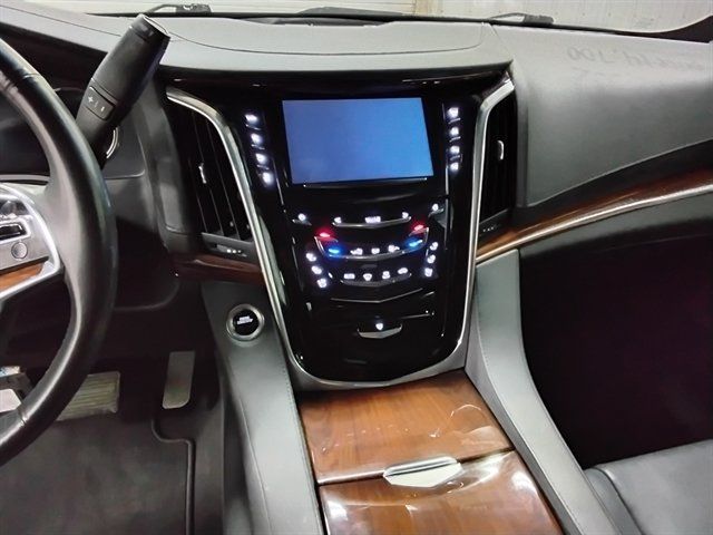 Used 2019 Cadillac Escalade Luxury AWD/4WD image 12