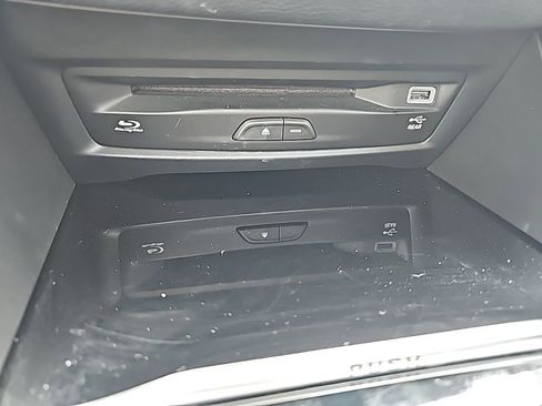 Used 2021 Chrysler Pacifica Limited w/ Uconnect Theater Family Group image 28