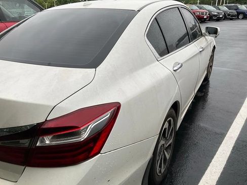 Used 2017 Honda Accord EX image 5