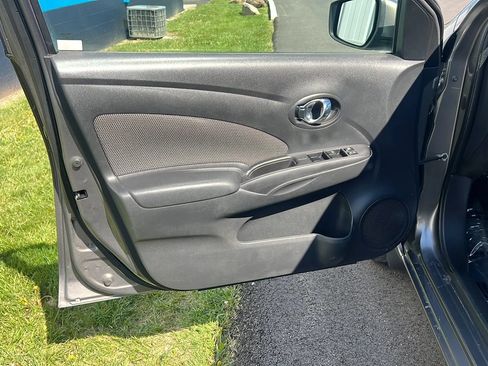Used 2016 Nissan Versa SV FWD image 9