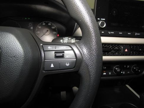 Certified 2023 Honda HR-V LX image 6