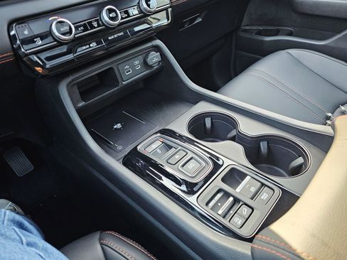 Used 2025 Honda Pilot TrailSport image 26