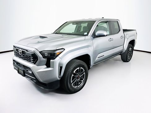 Used 2025 Toyota Tacoma TRD Sport RWD image 3