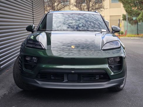 New 2026 Porsche Macan 4 Electric image 6