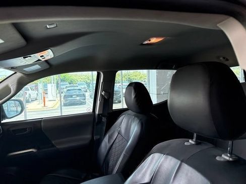 Used 2021 Toyota Tacoma SR5 AWD/4WD image 13