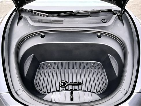 Used 2023 Tesla Model 3 Standard Range image 32