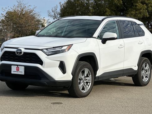 Used 2025 Toyota RAV4 XLE image 8