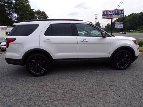 Used 2018 Ford Explorer XLT w/ Equipment Group 202A AWD/4WD image 10