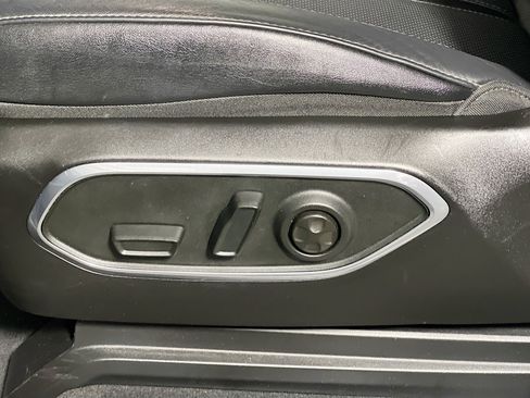 Used 2024 Jeep Wagoneer L Series II w/ Flexible Seating Group image 15