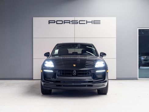 Certified 2026 Porsche Macan AWD/4WD image 10