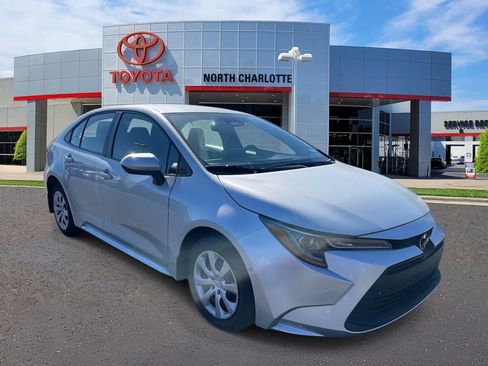 Used 2025 Toyota Corolla LE image 1