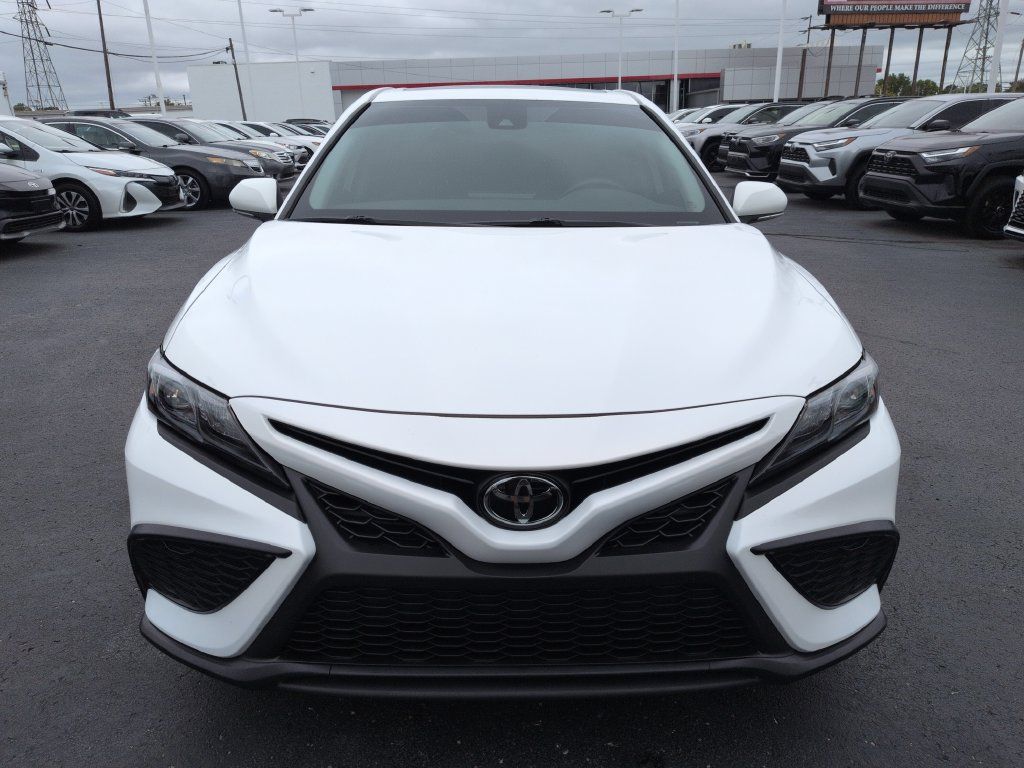 Used 2024 Toyota Camry SE w/ Cold Weather Package FWD image 8